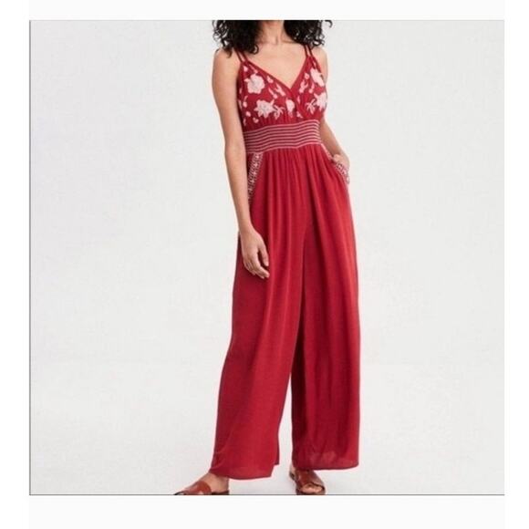 Boho Red Floral Embroidered Jumpsuit American Eagle Size S Flowy Fit Lightweight - Picture 1 of 10